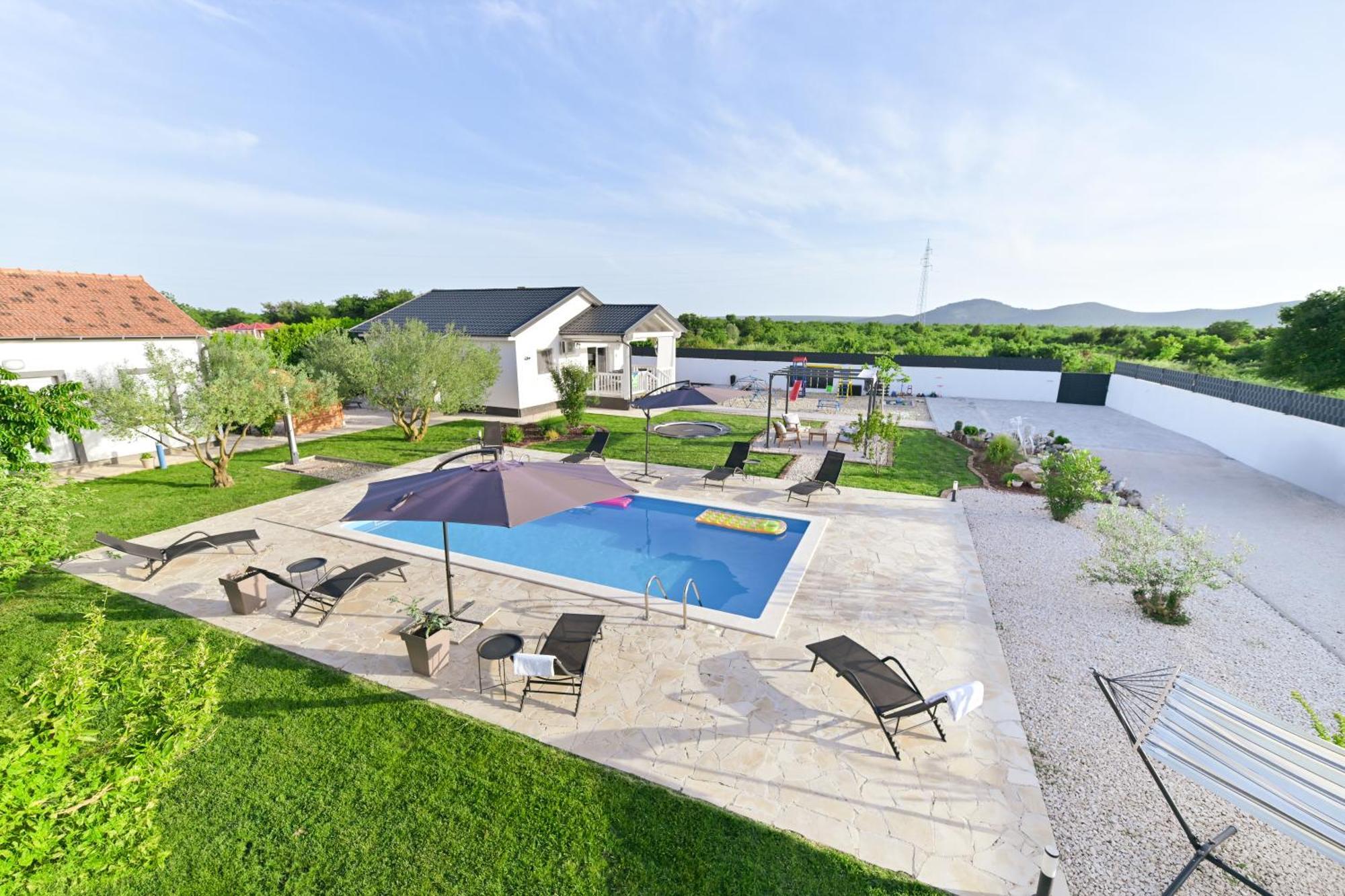 Apartment Amelie - With Pool And Sauna! Galovac  Extérieur photo
